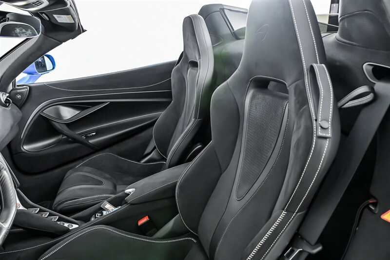 Used 2025 McLaren 750S Spider photo 18