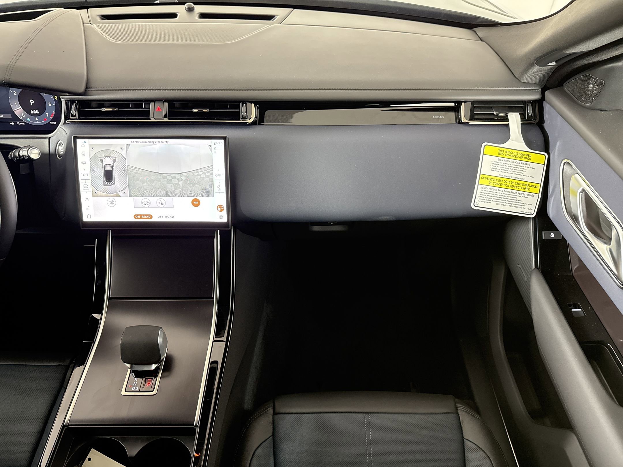 2026 Land Rover Range Rover Velar Dynamic SE