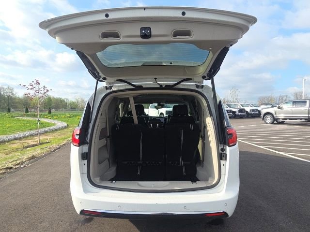 2023 Chrysler Pacifica Touring-L