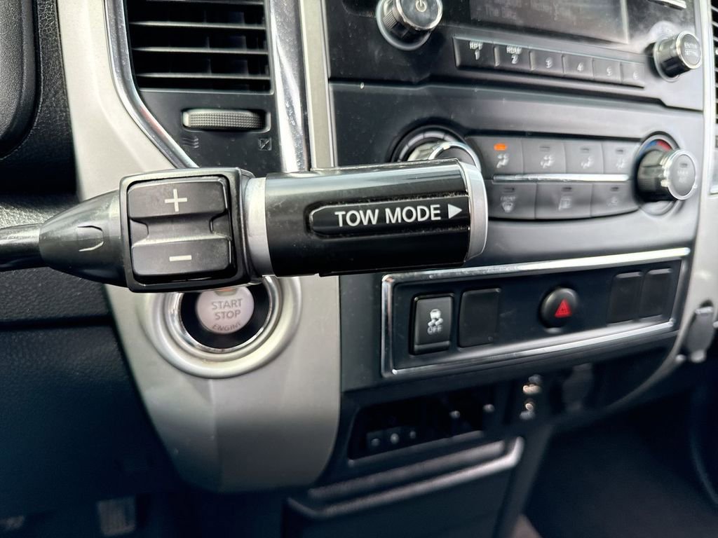 2017 Nissan Titan SV