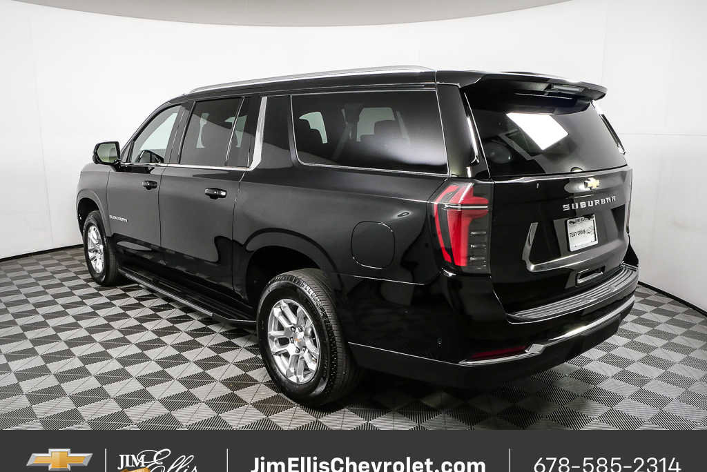 2025 Chevrolet Suburban LT