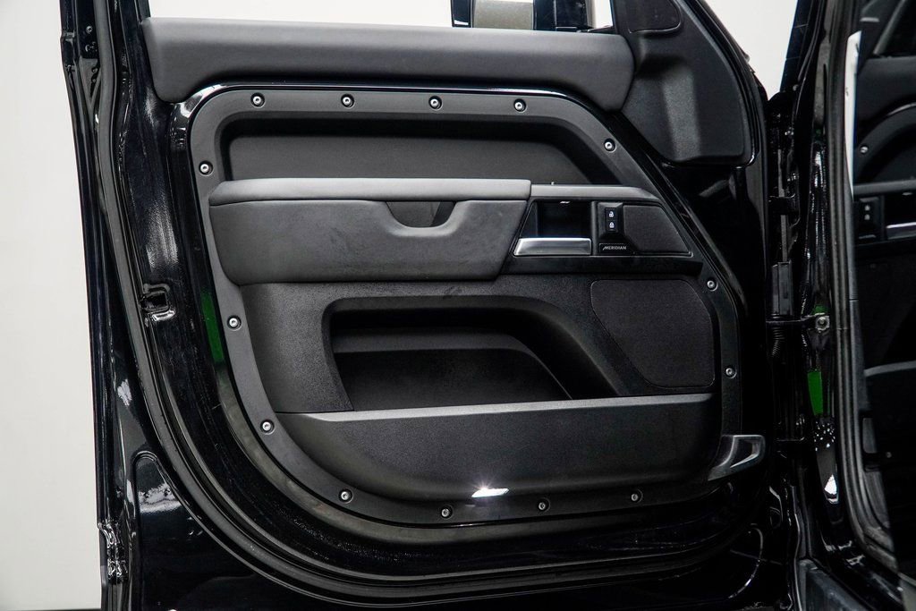 2025 Land Rover Defender 110 S