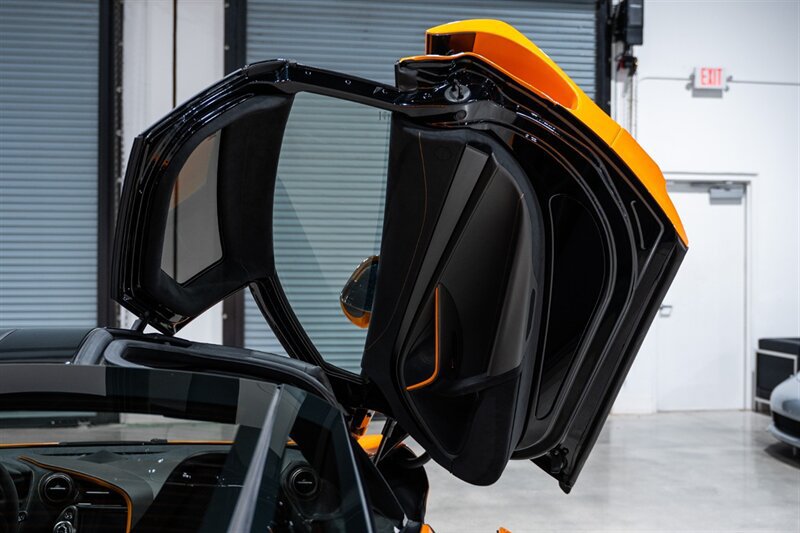 Used 2019 McLaren 720S Performance photo 30