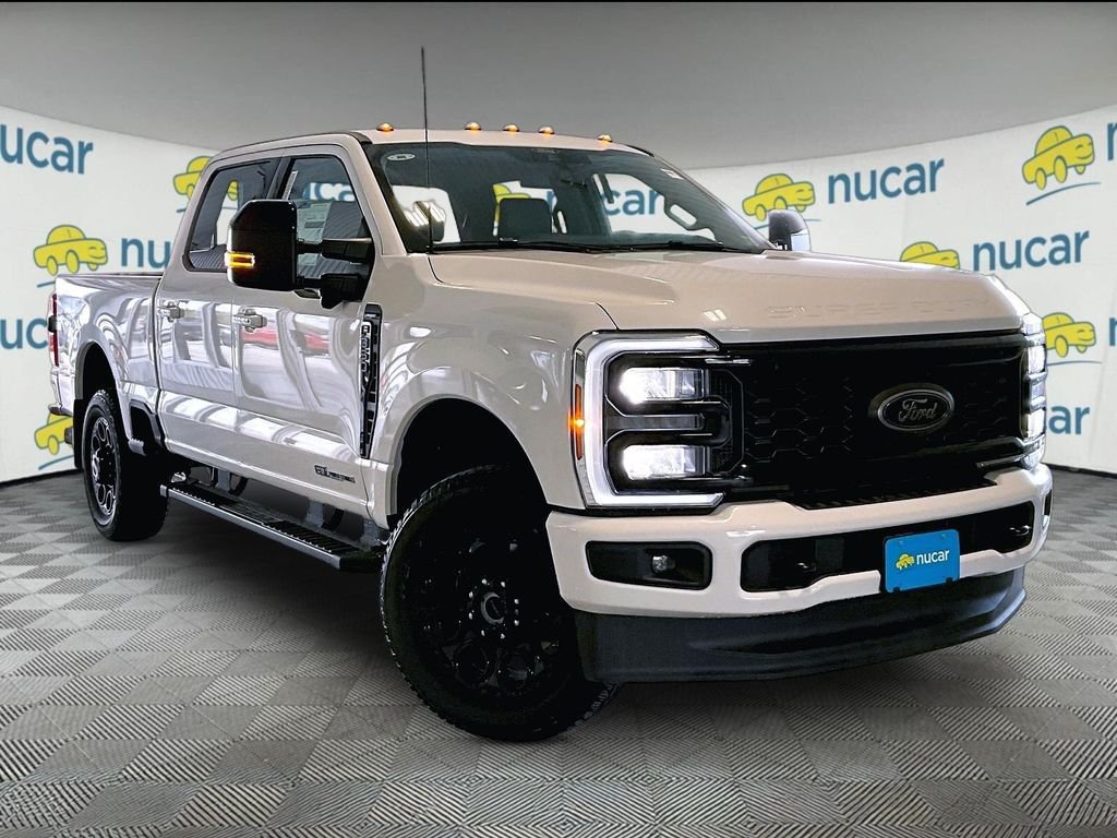 New 2026 Ford F350 Lariat w/ Black Appearance Package