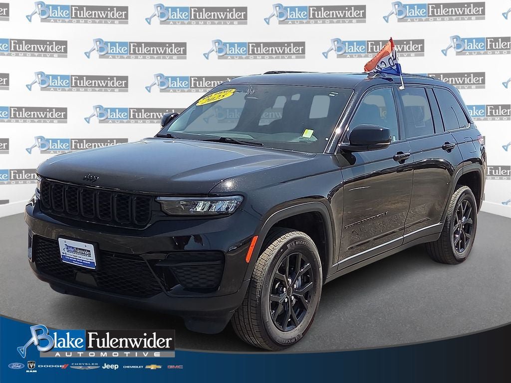 Used 2025 Jeep Grand Cherokee Altitude