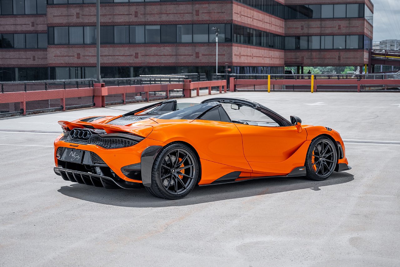 Used 2022 McLaren 765LT photo 8