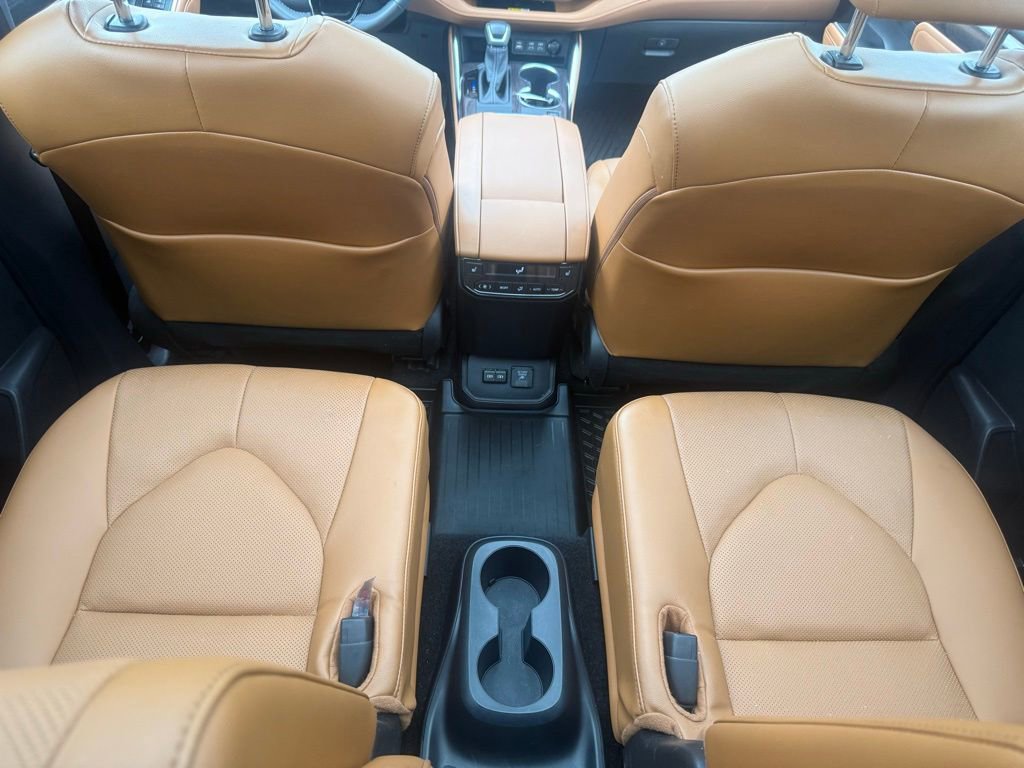 2025 Toyota Highlander Platinum