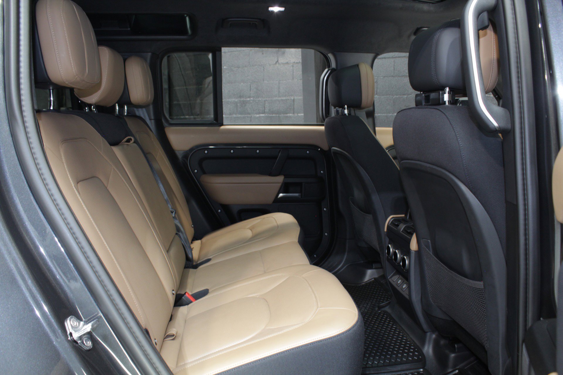 2025 Land Rover Defender 110 V8