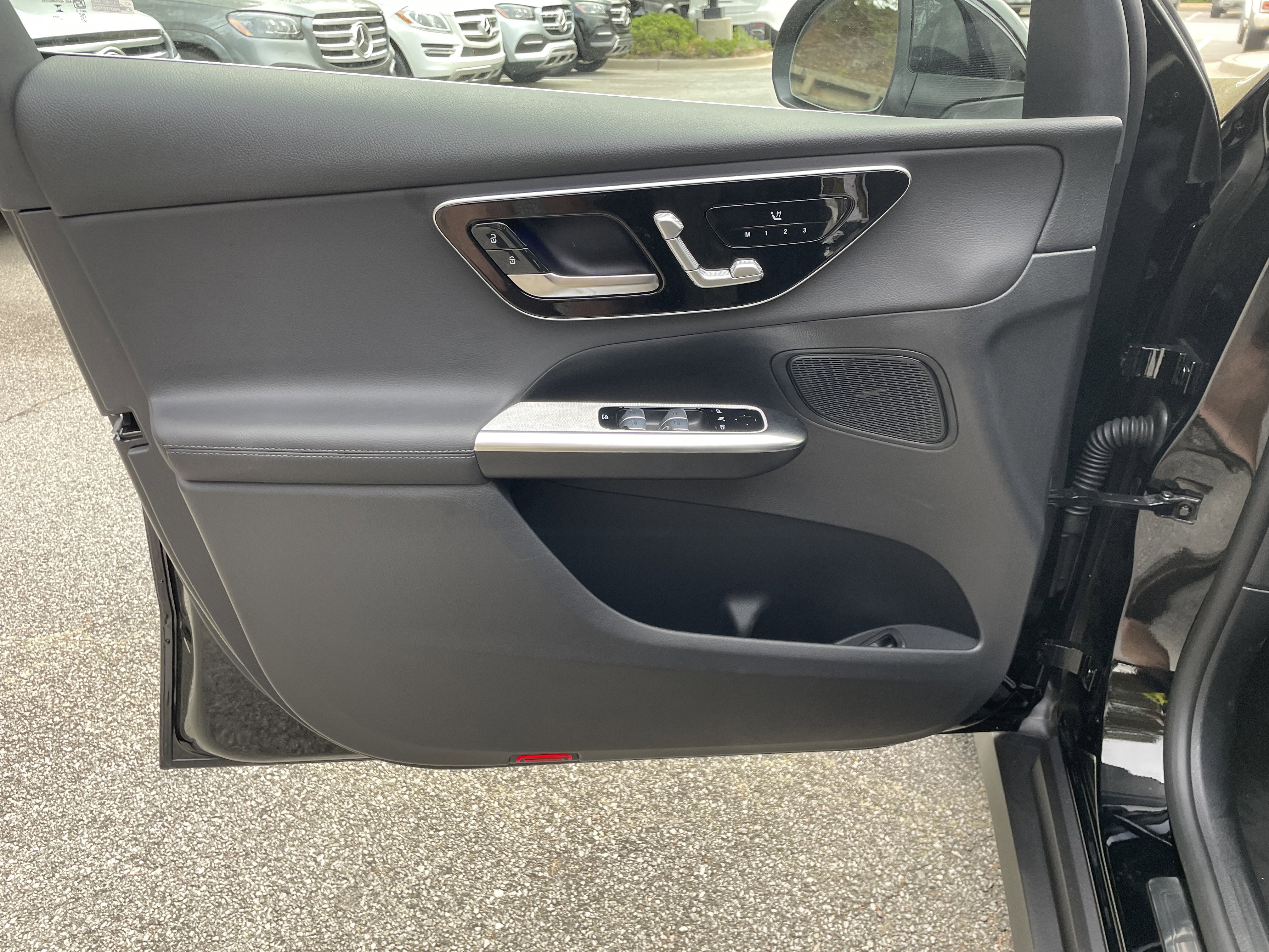 2025 Mercedes-Benz GLC 300