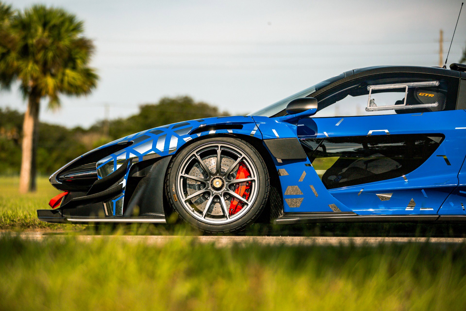 Used 2020 McLaren Senna photo 15