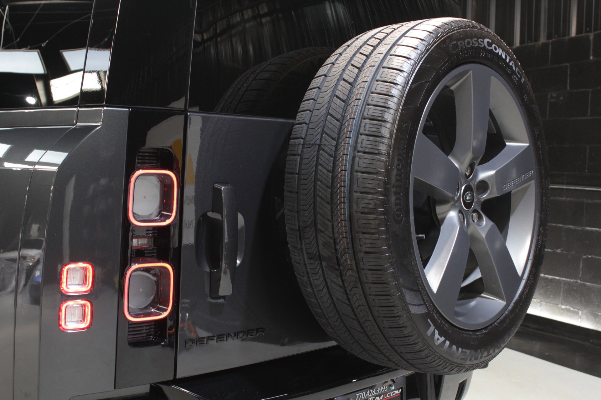 2025 Land Rover Defender 110 V8