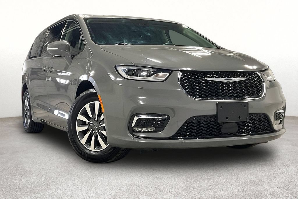 Used 2022 Chrysler Pacifica Touring-L