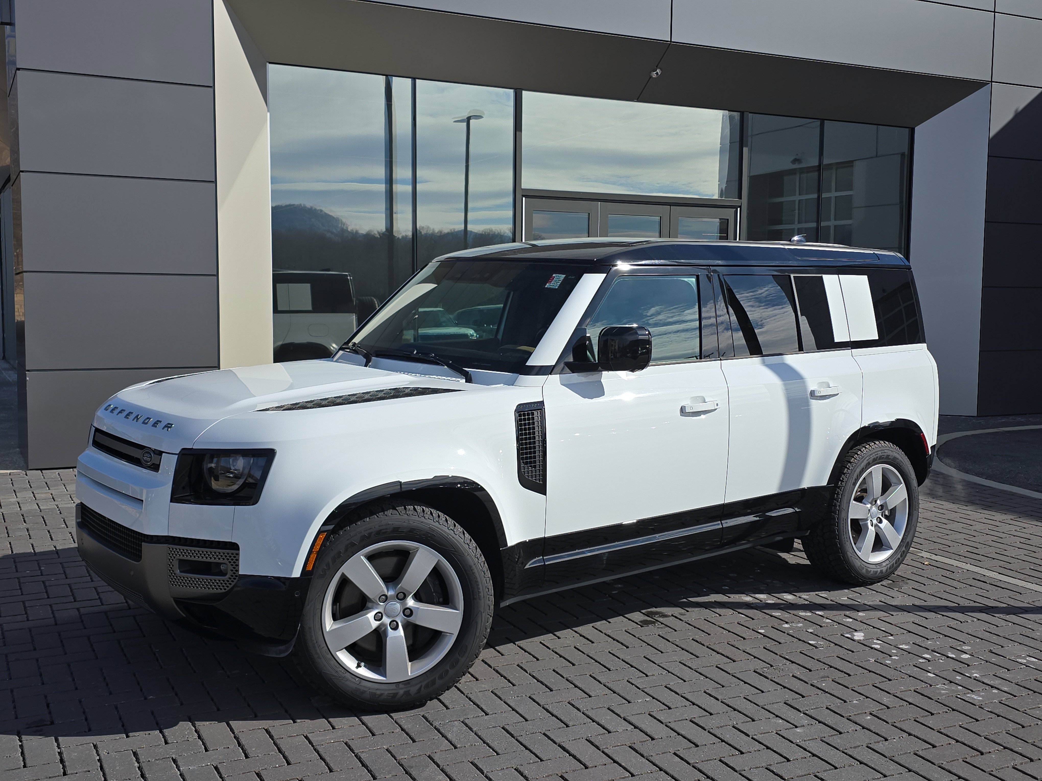 Certified 2025 Land Rover Defender 110 X-Dynamic SE