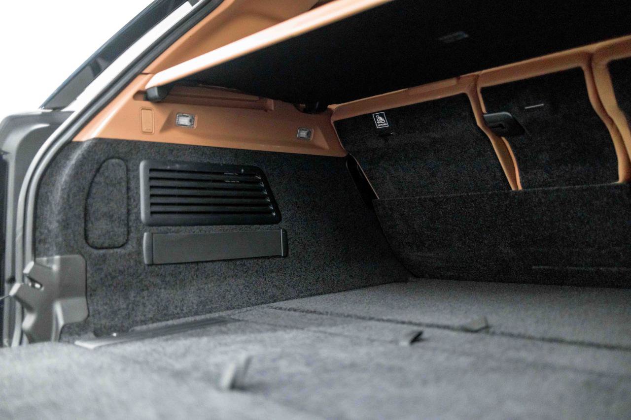 2024 Land Rover Range Rover SV