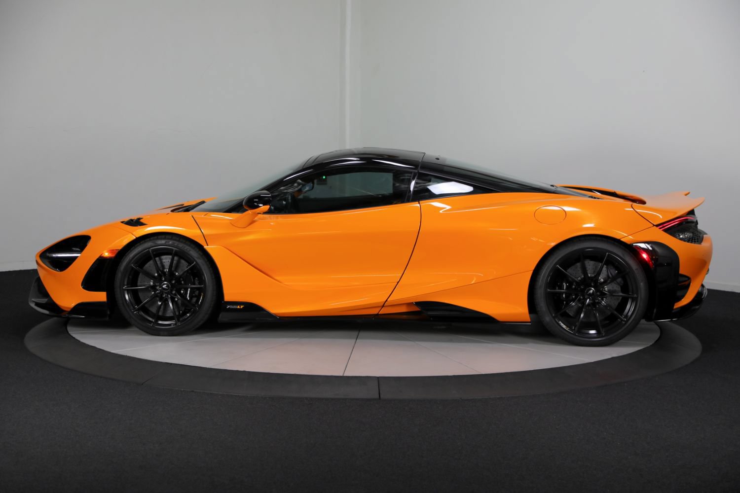 Used 2021 McLaren 765LT photo 8