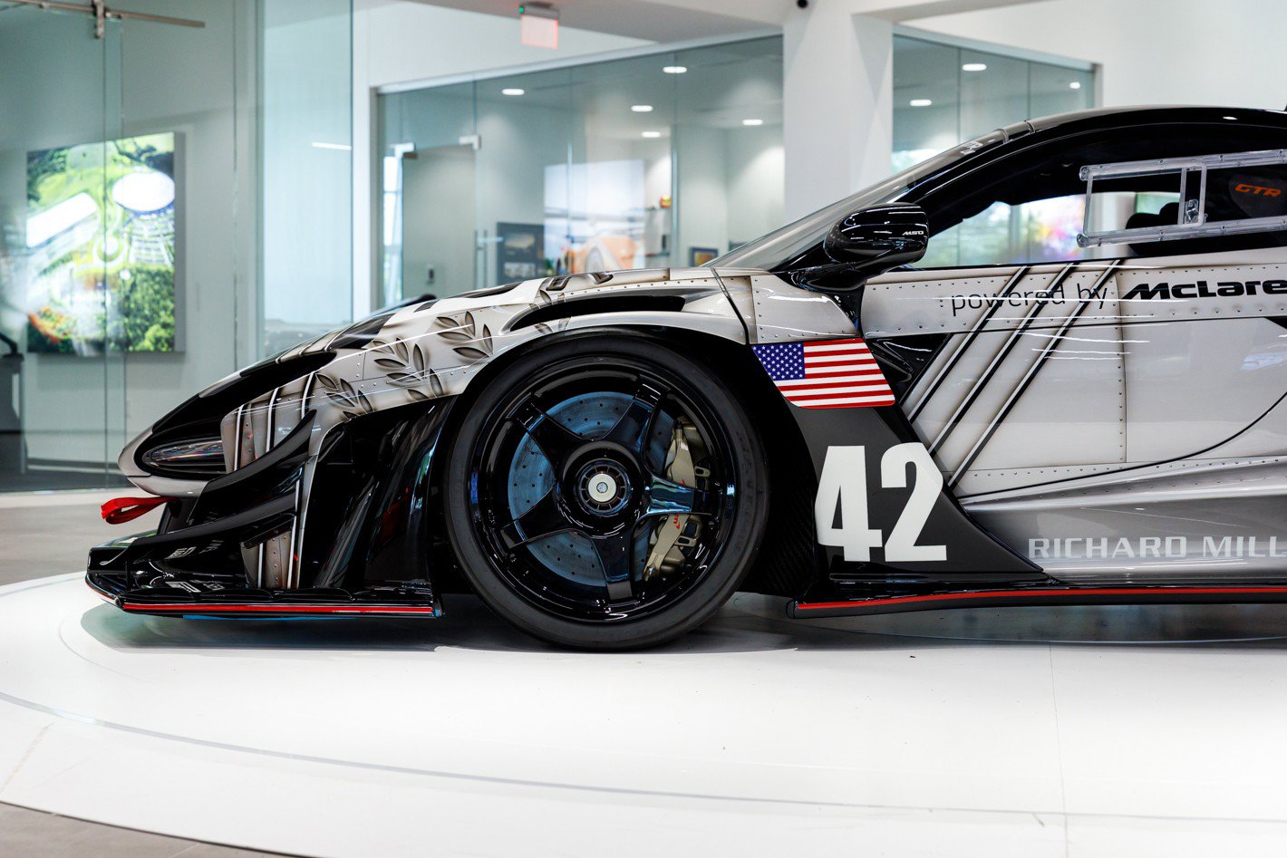 Used 2020 McLaren Senna photo 31