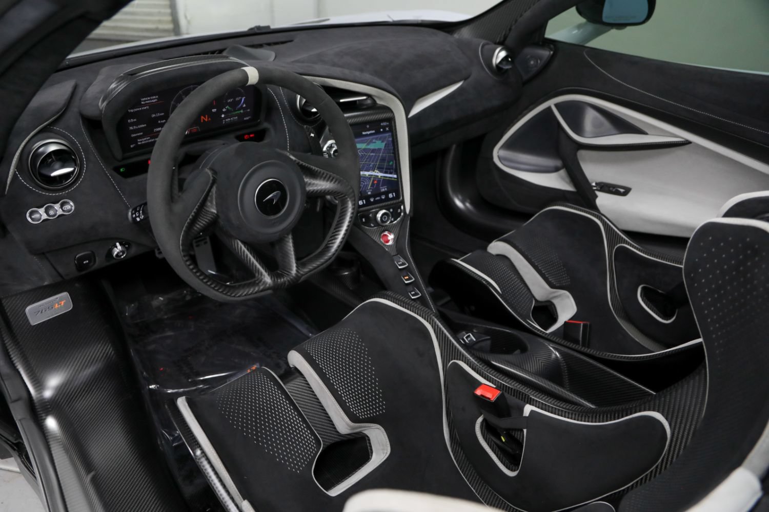 Used 2022 McLaren 765LT photo 46