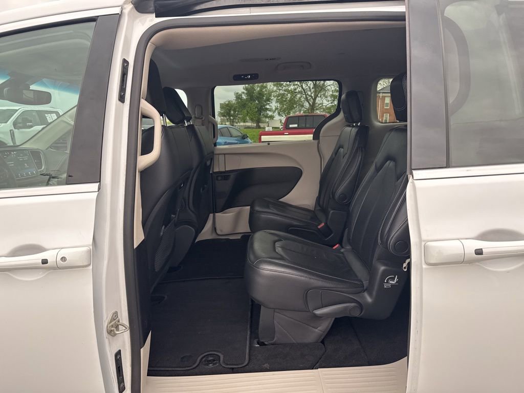 2022 Chrysler Pacifica Touring-L