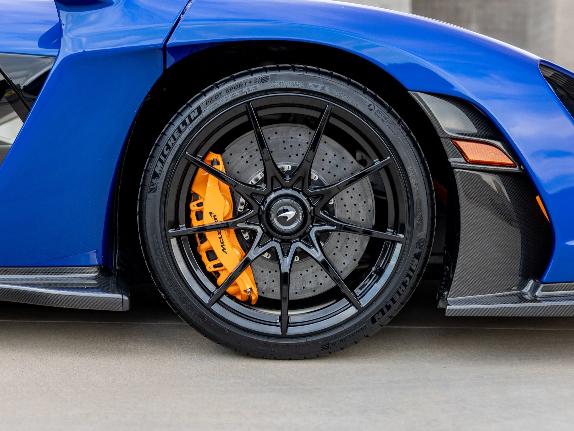 Used 2019 McLaren Senna photo 32