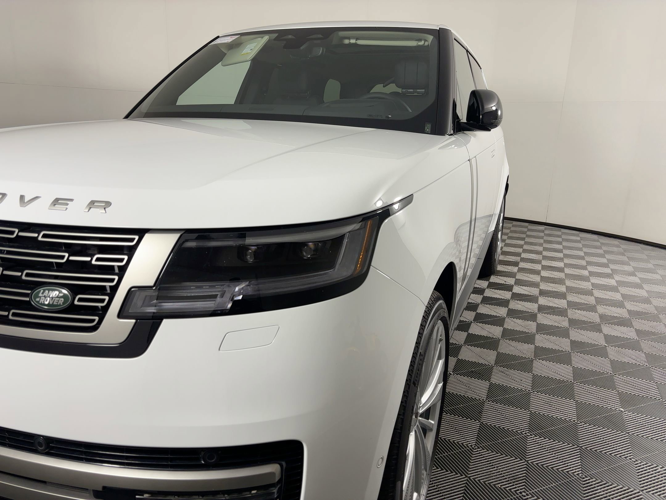 2026 Land Rover Range Rover Long Wheelbase SE