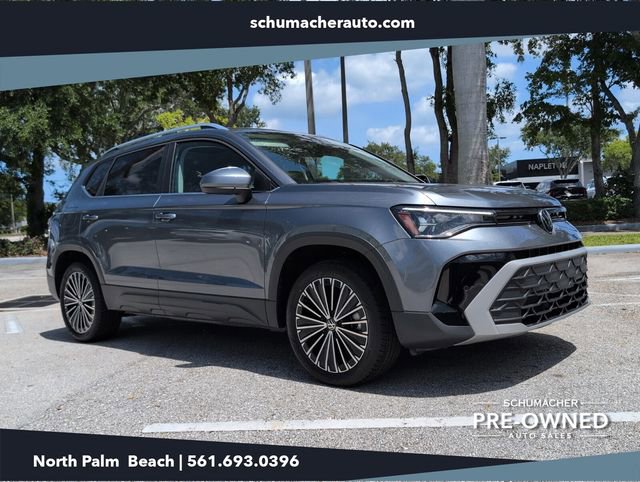 Used 2025 Volkswagen Taos SE w/ Panoramic Sunroof Package