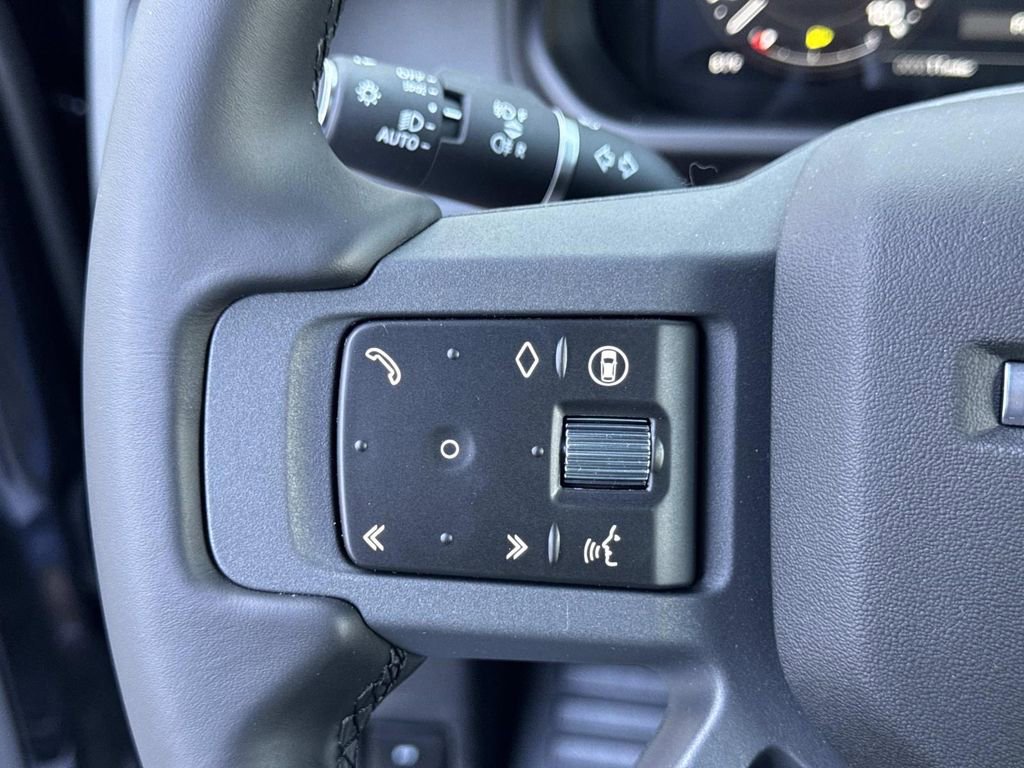 2026 Land Rover Defender 110 X-Dynamic SE