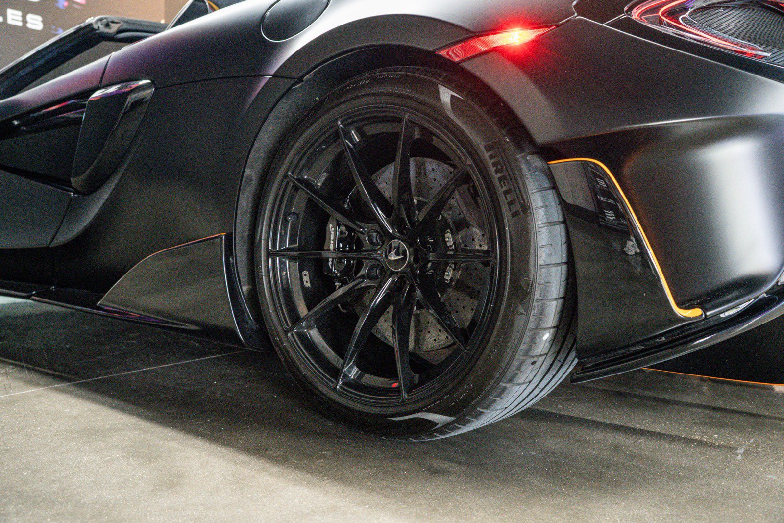 Used 2020 McLaren 600LT Spider photo 17