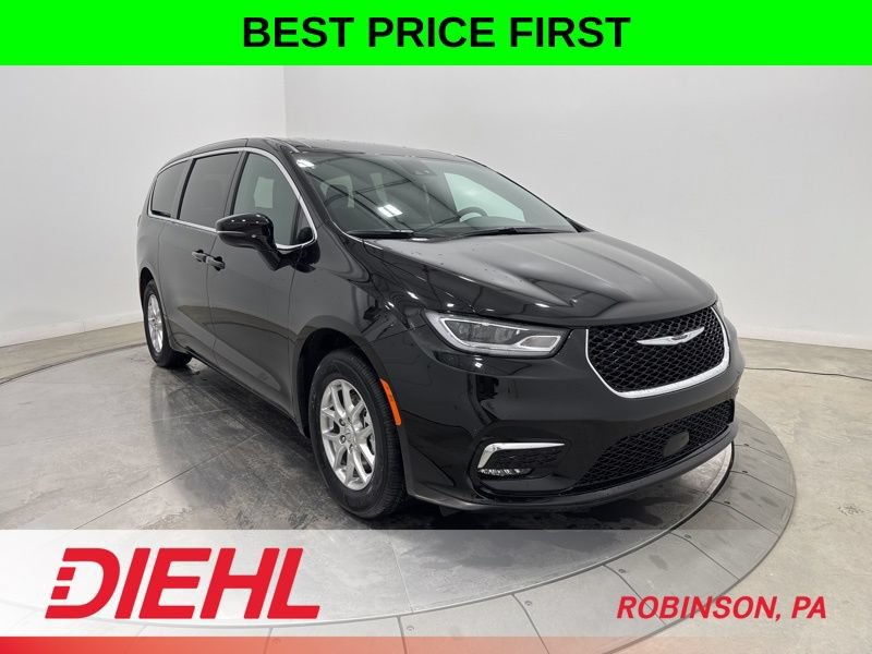 New 2026 Chrysler Pacifica Select