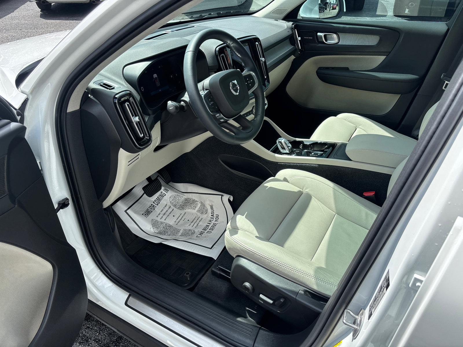 2024 Volvo Xc40 B5 Plus