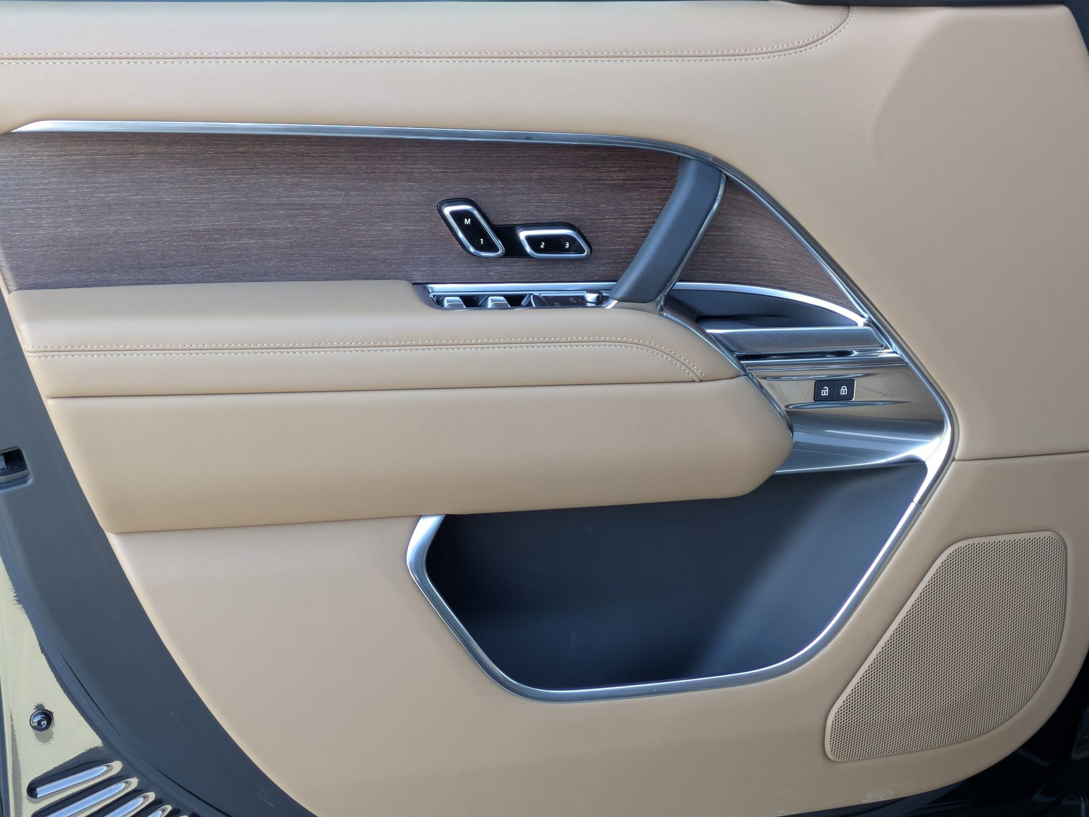 2025 Land Rover Range Rover SE