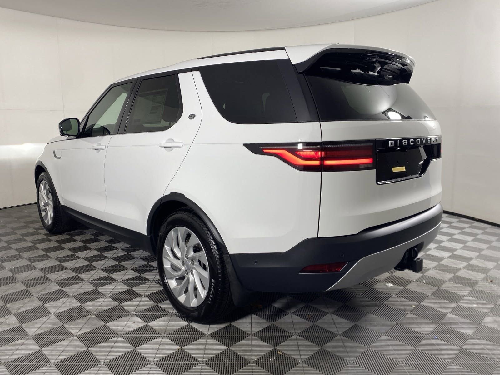 2025 Land Rover Discovery S