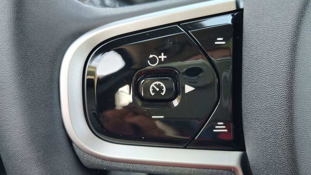 2026 Volvo Xc90 B6 Plus