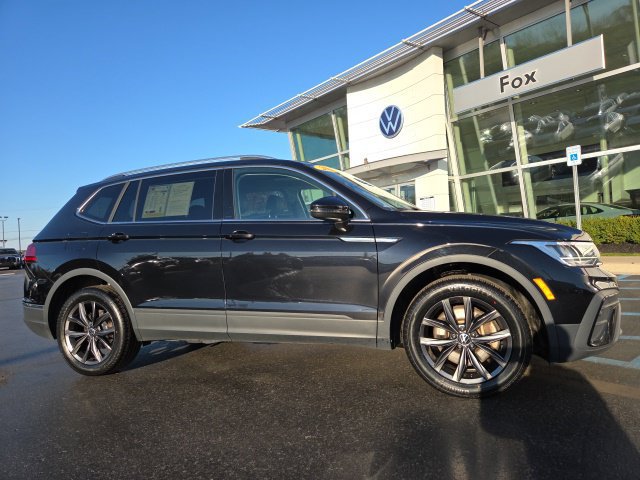 Used 2023 Volkswagen Tiguan SE w/ Panoramic Sunroof Package
