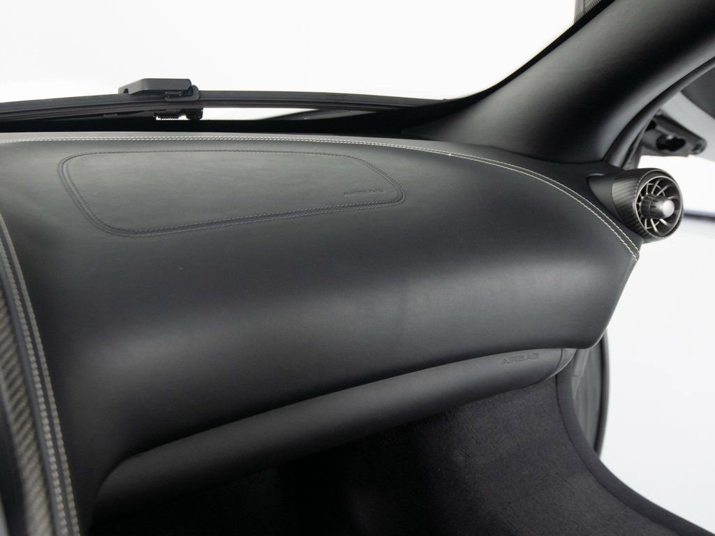 Used 2016 McLaren 675LT Spider photo 28