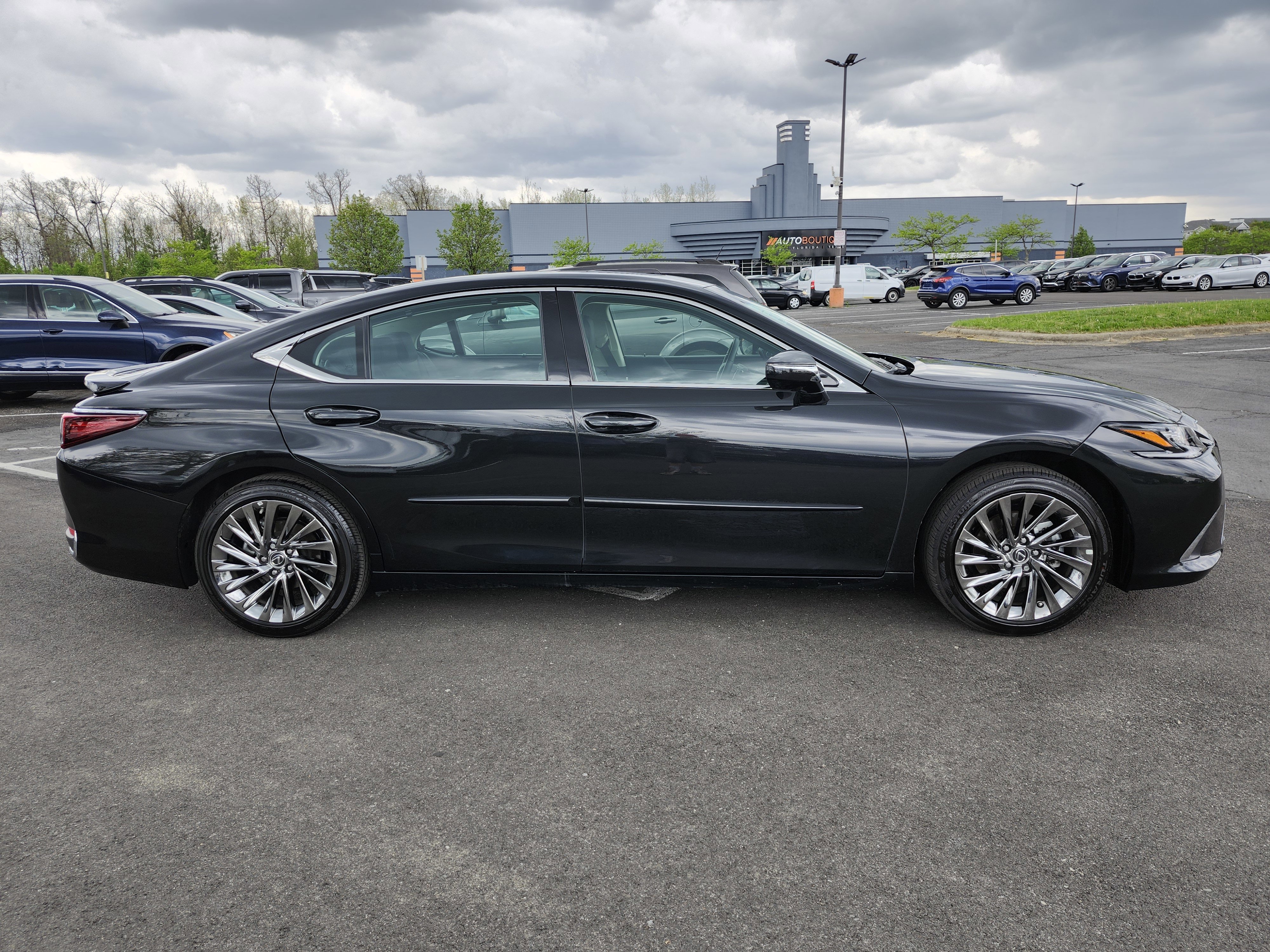 2025 Lexus ES 300h Ultra Luxury