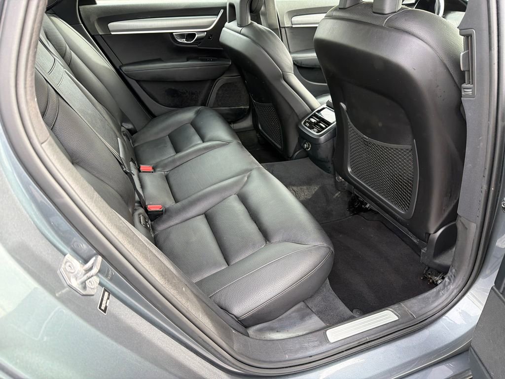 2017 Volvo S90 T6 Momentum