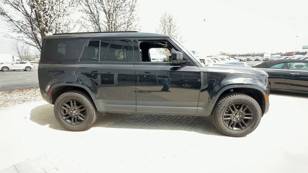 2025 Land Rover Defender 110 S