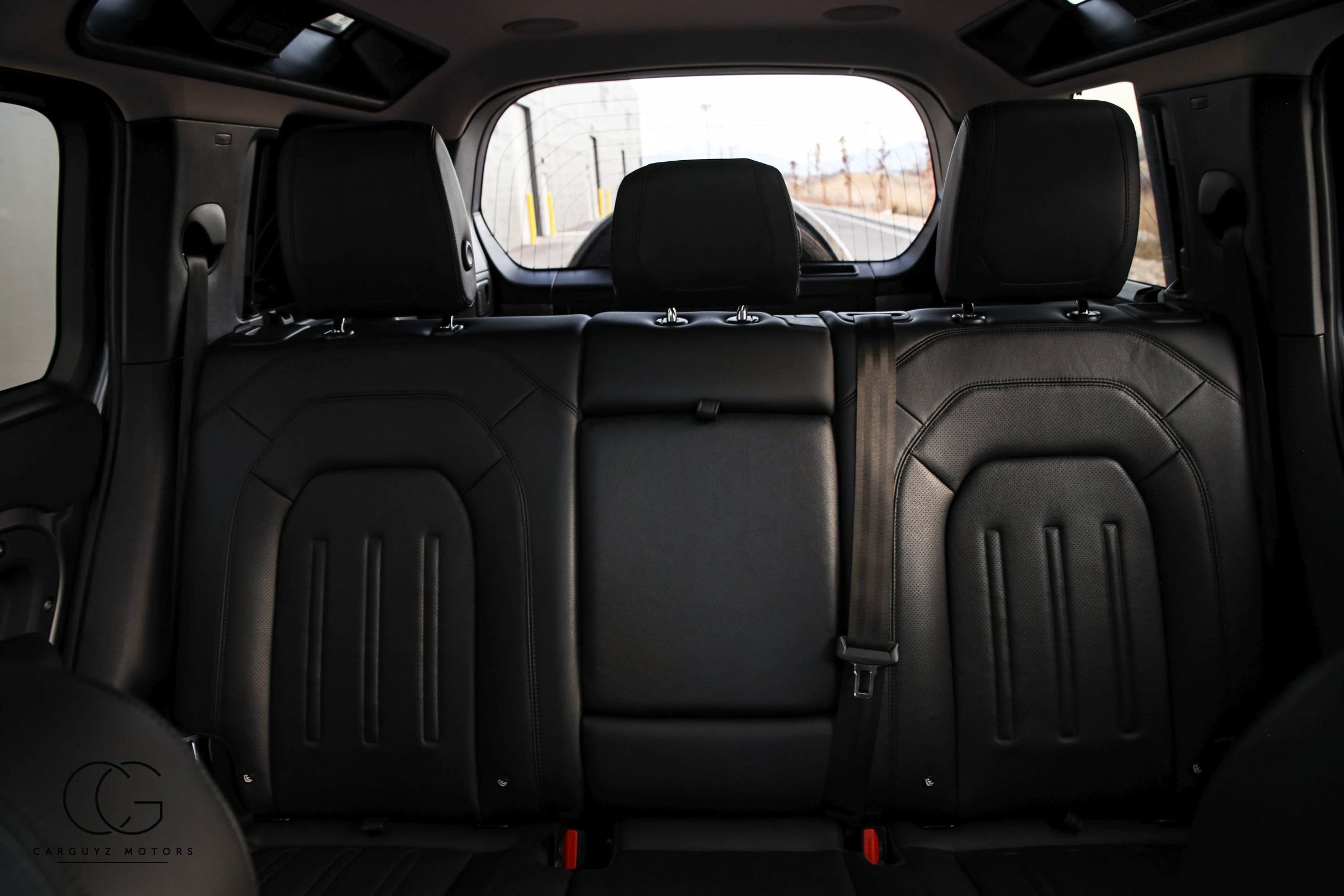 2022 Land Rover Defender 110 SE