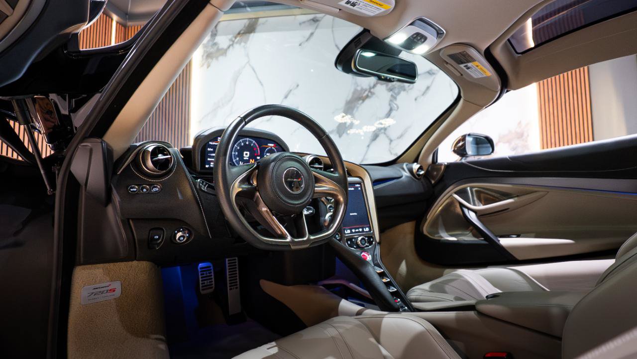Used 2018 McLaren 720S Luxury photo 12