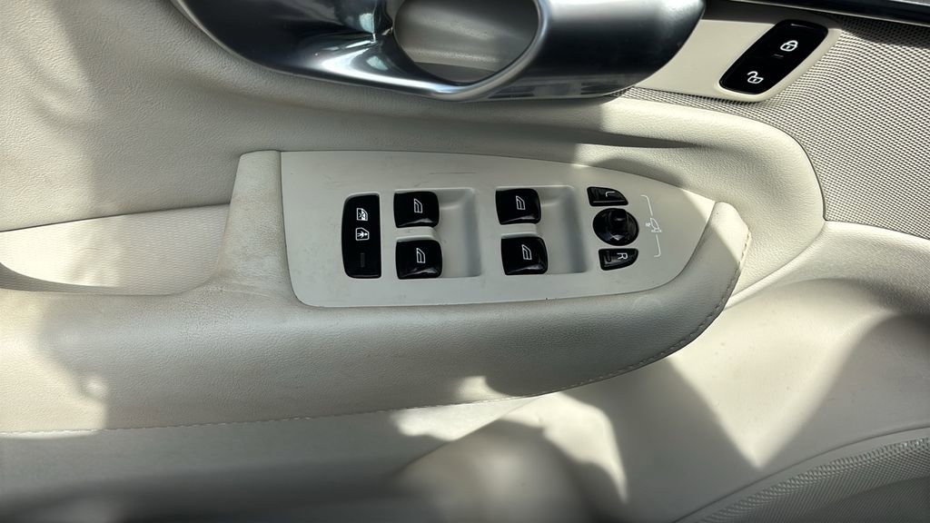 2023 Volvo Xc90 B6 Plus