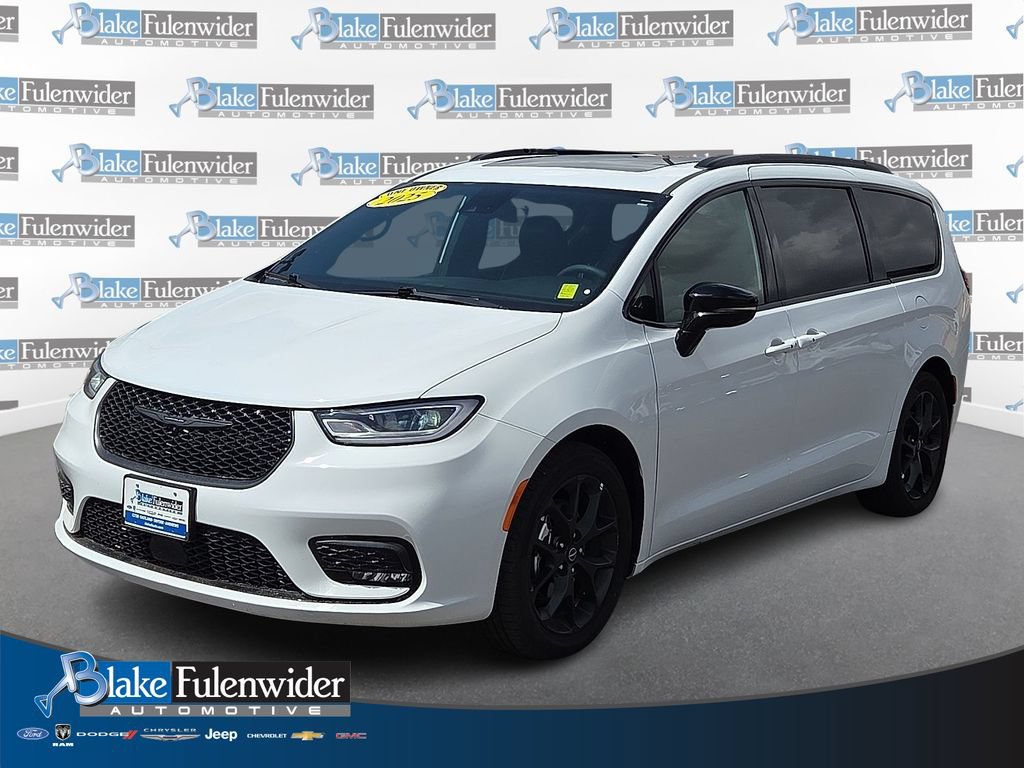 Used 2025 Chrysler Pacifica Limited