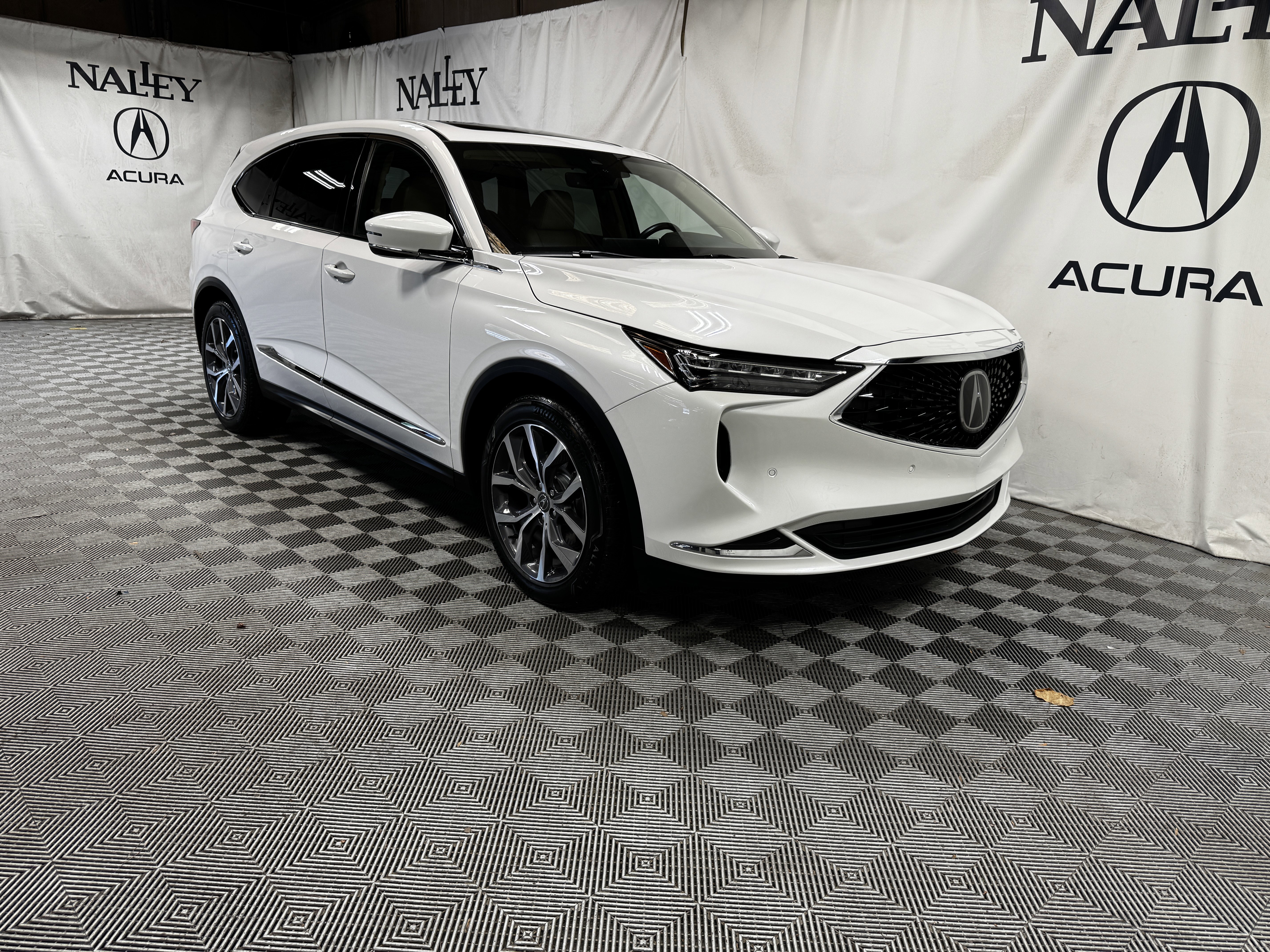 2023 Acura MDX FWD w/ Technology Package