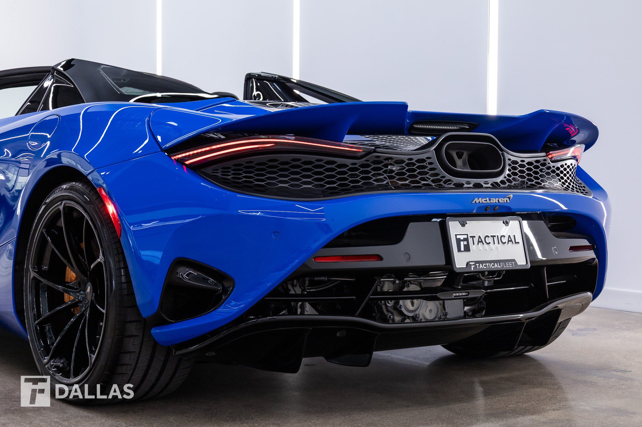 Used 2027 McLaren 750S Spider photo 9