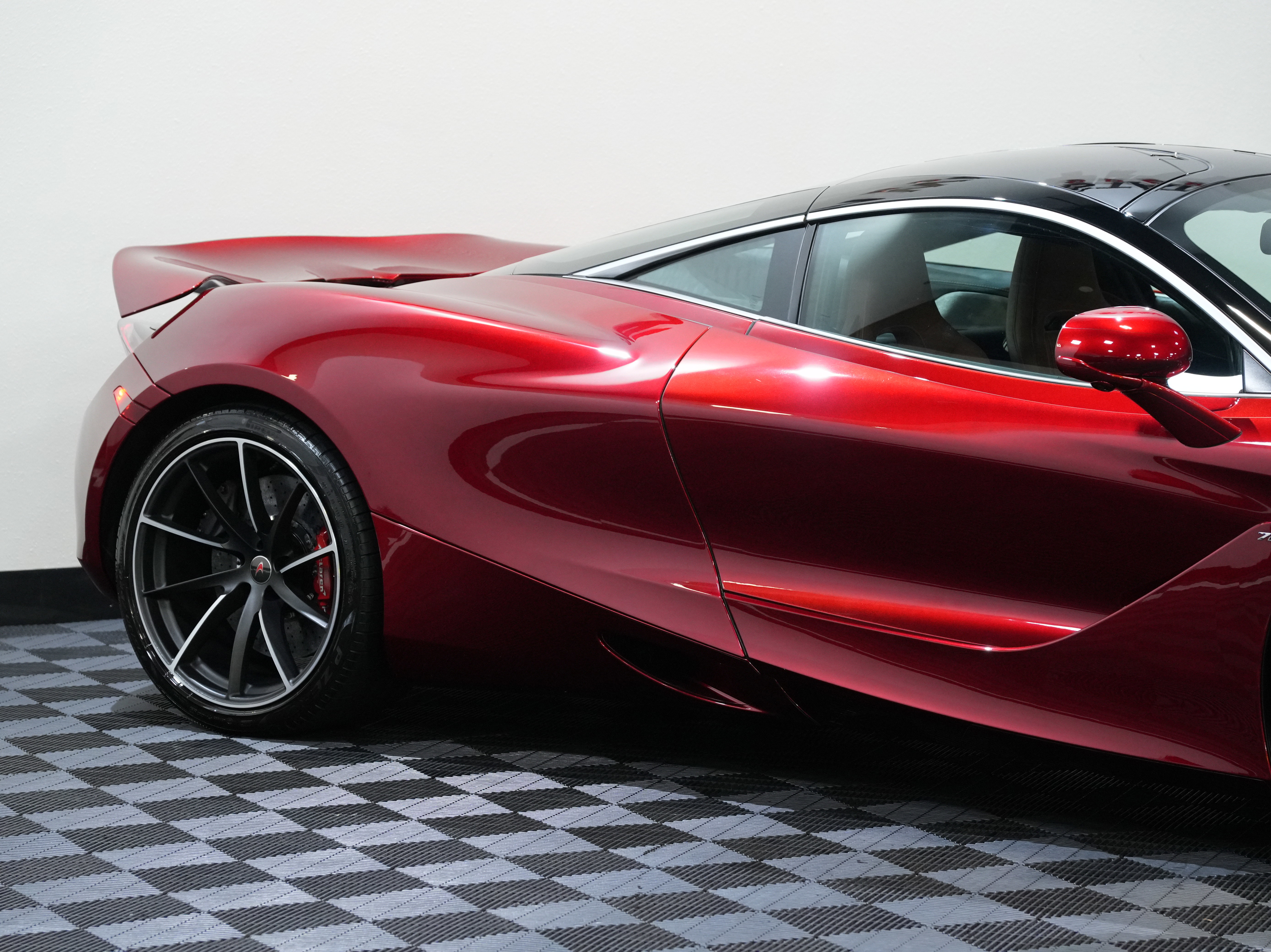 Used 2018 McLaren 720S photo 13