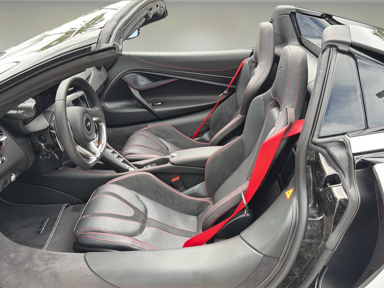 Used 2025 McLaren 750S Spider photo 14