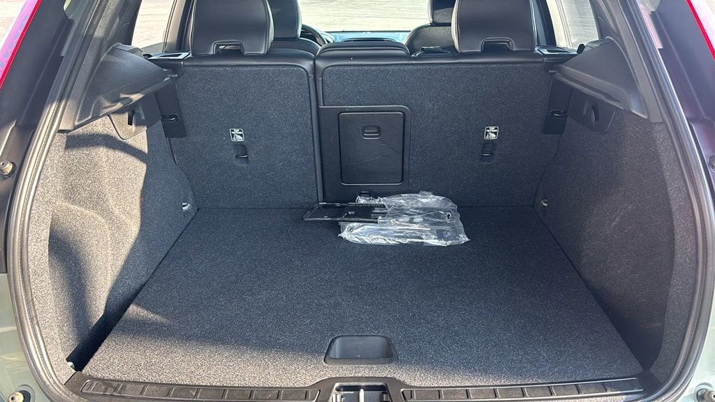 2024 Volvo Xc40 B5 Core