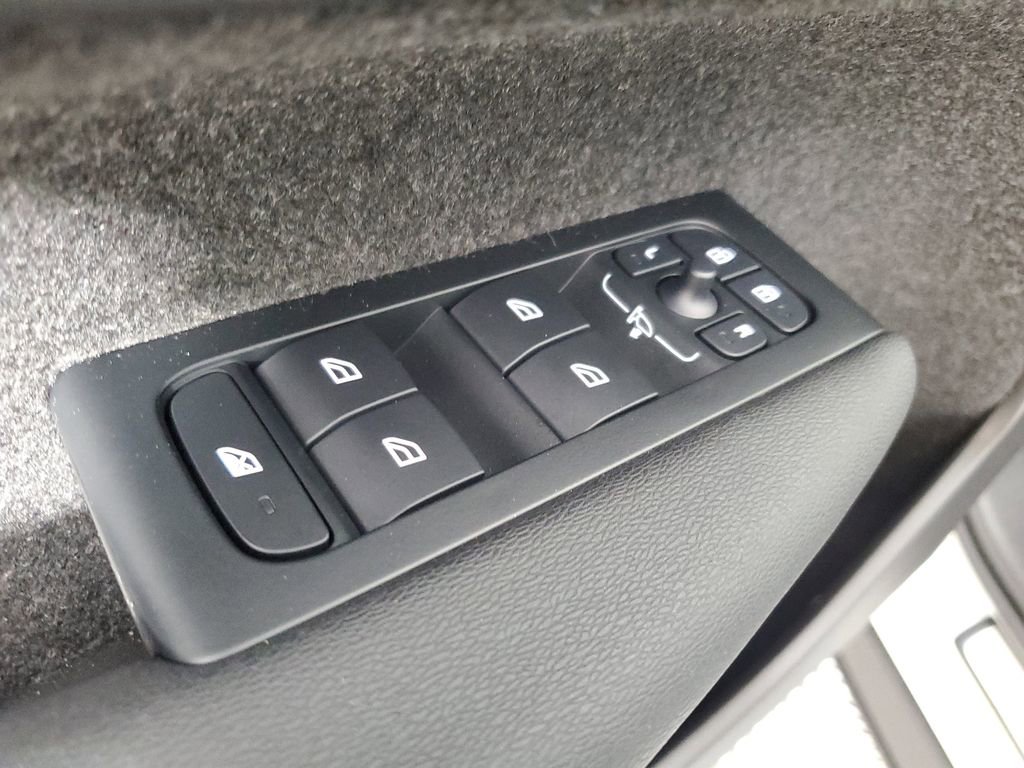 2026 Volvo Xc40 B5 Core