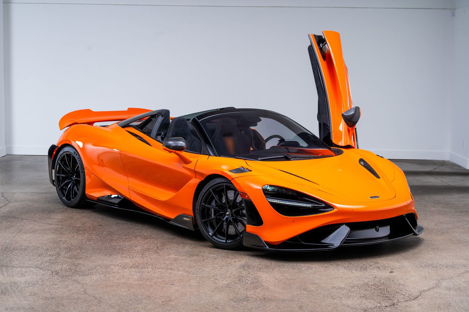Used 2022 McLaren 765LT photo 29
