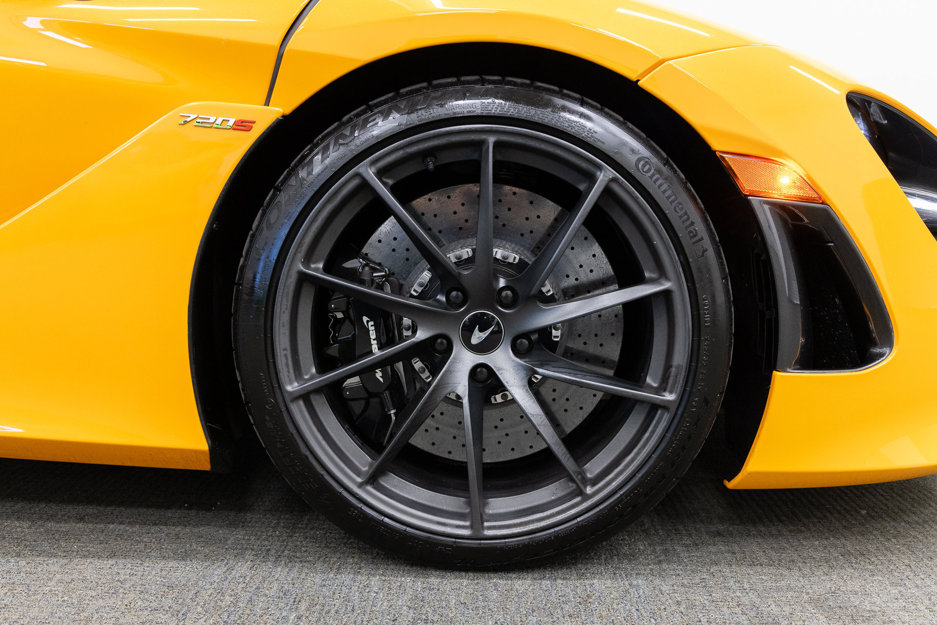 Used 2019 McLaren 720S Performance photo 21
