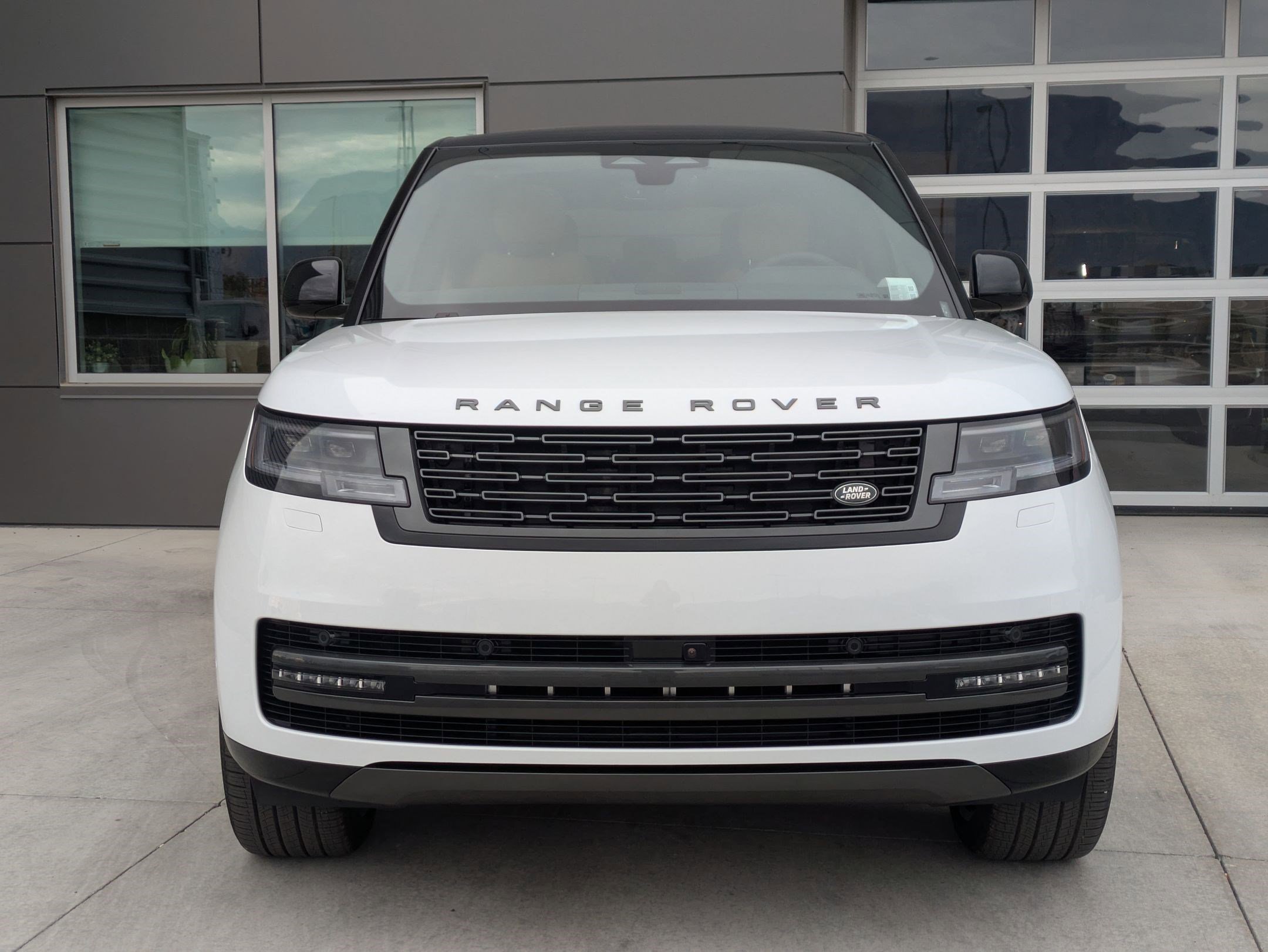 2025 Land Rover Range Rover Long Wheelbase SE